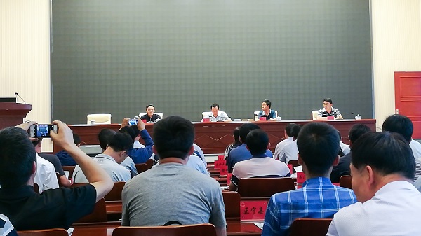會議現(xiàn)場，崔增團做重要講話